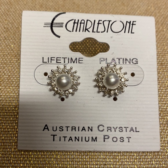 Two pairs pearl earrings. Perfect for brides - Picture 3 of 3